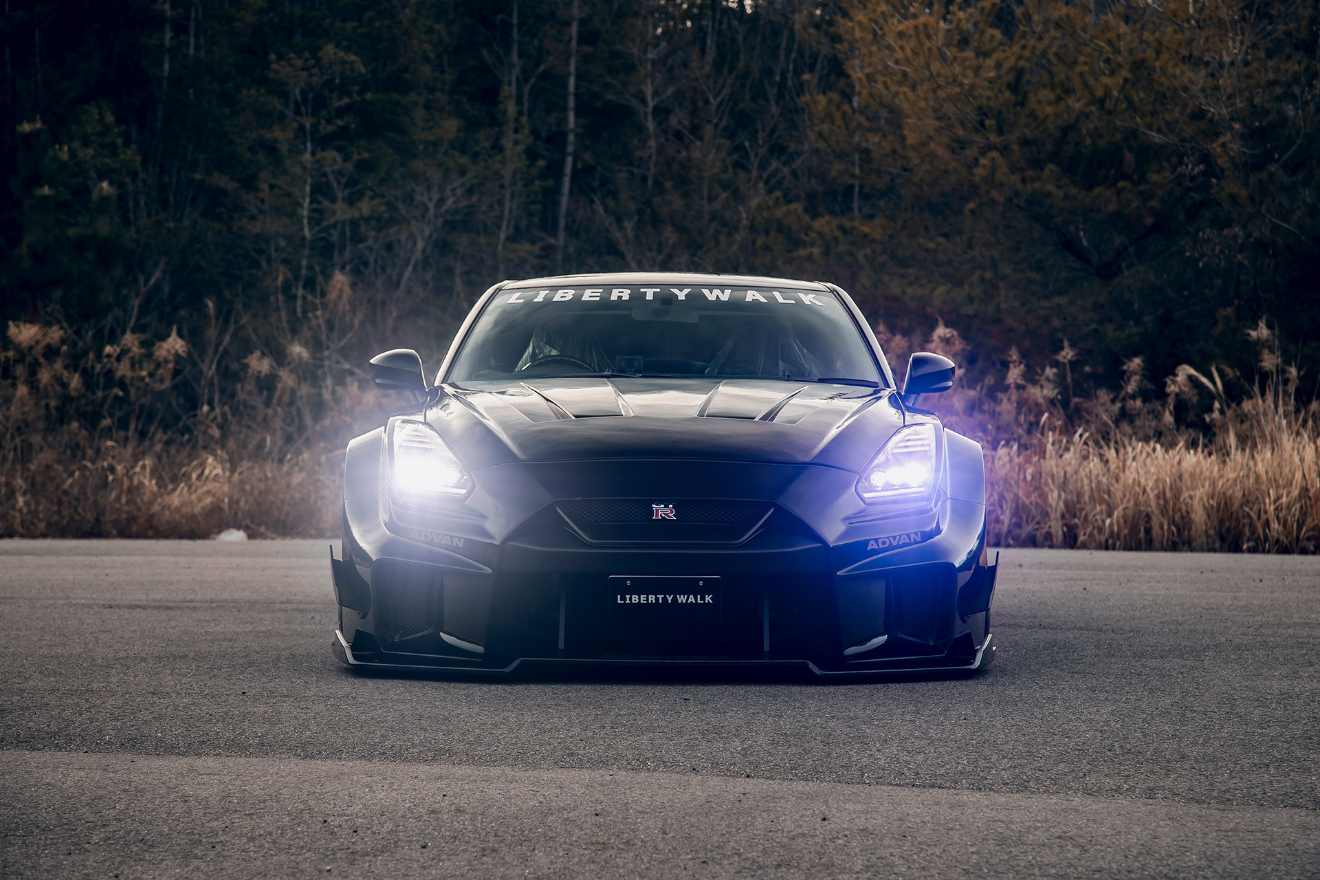 LB-Silhouette-WORKS-GT-NISSAN-35GT-RR7
