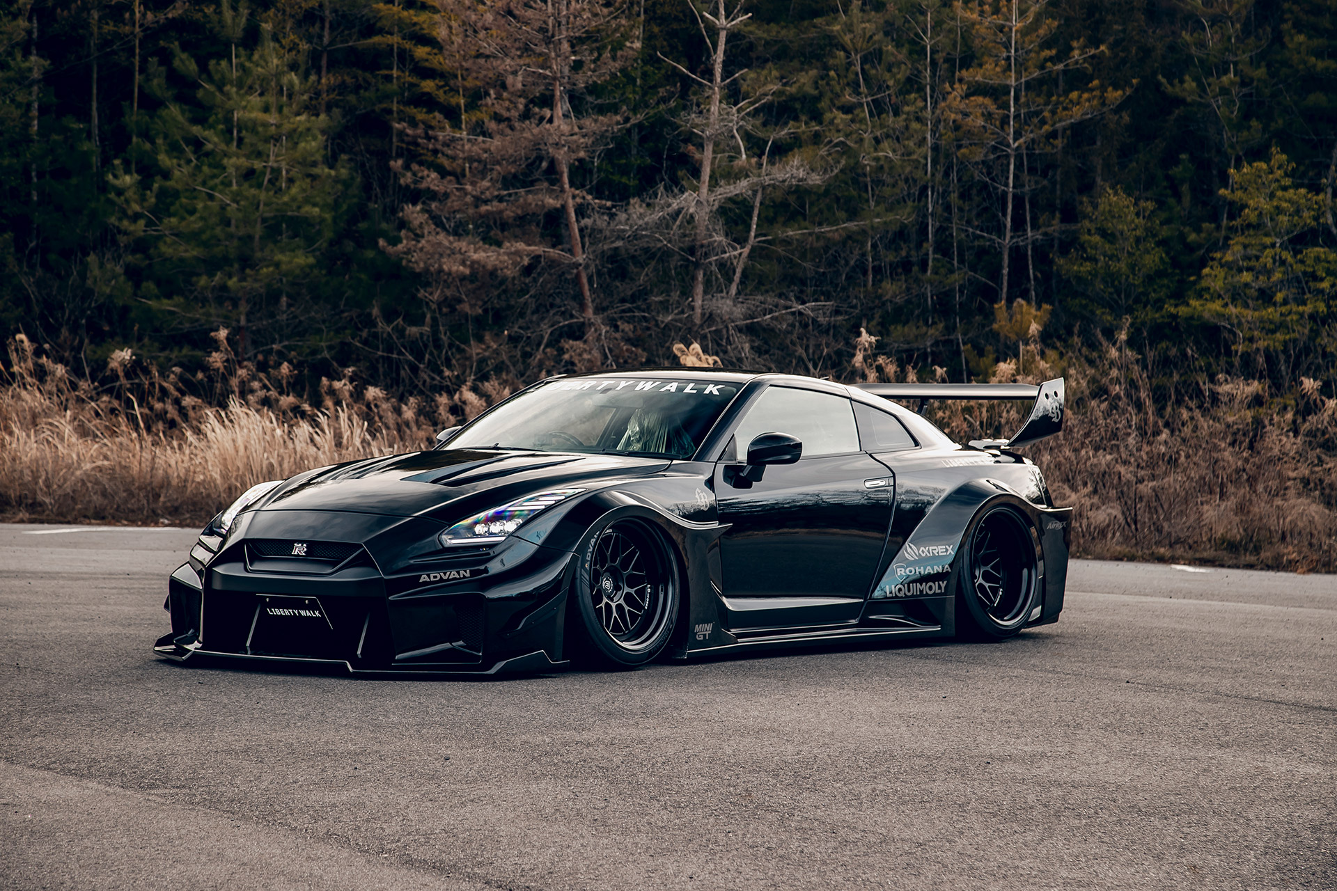 LB-Silhouette-WORKS-GT-NISSAN-35GT-RR