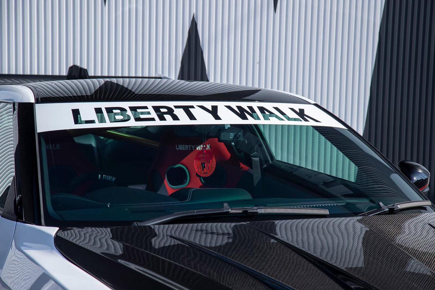 LB-Silhouette WORKS GT NISSAN R35 GT-R15