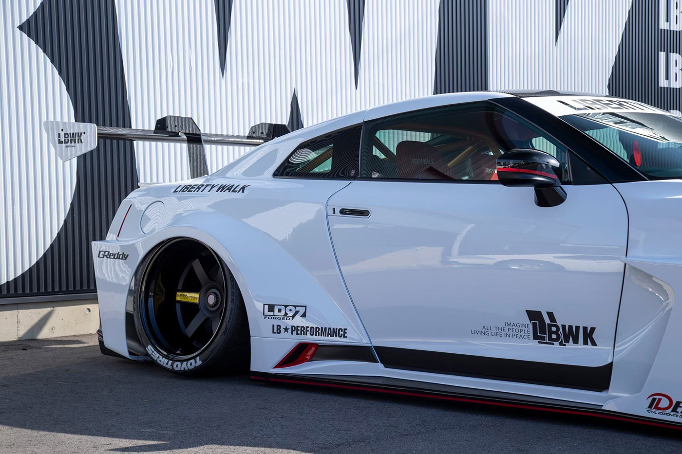 LB-Silhouette WORKS GT NISSAN R35 GT-R19