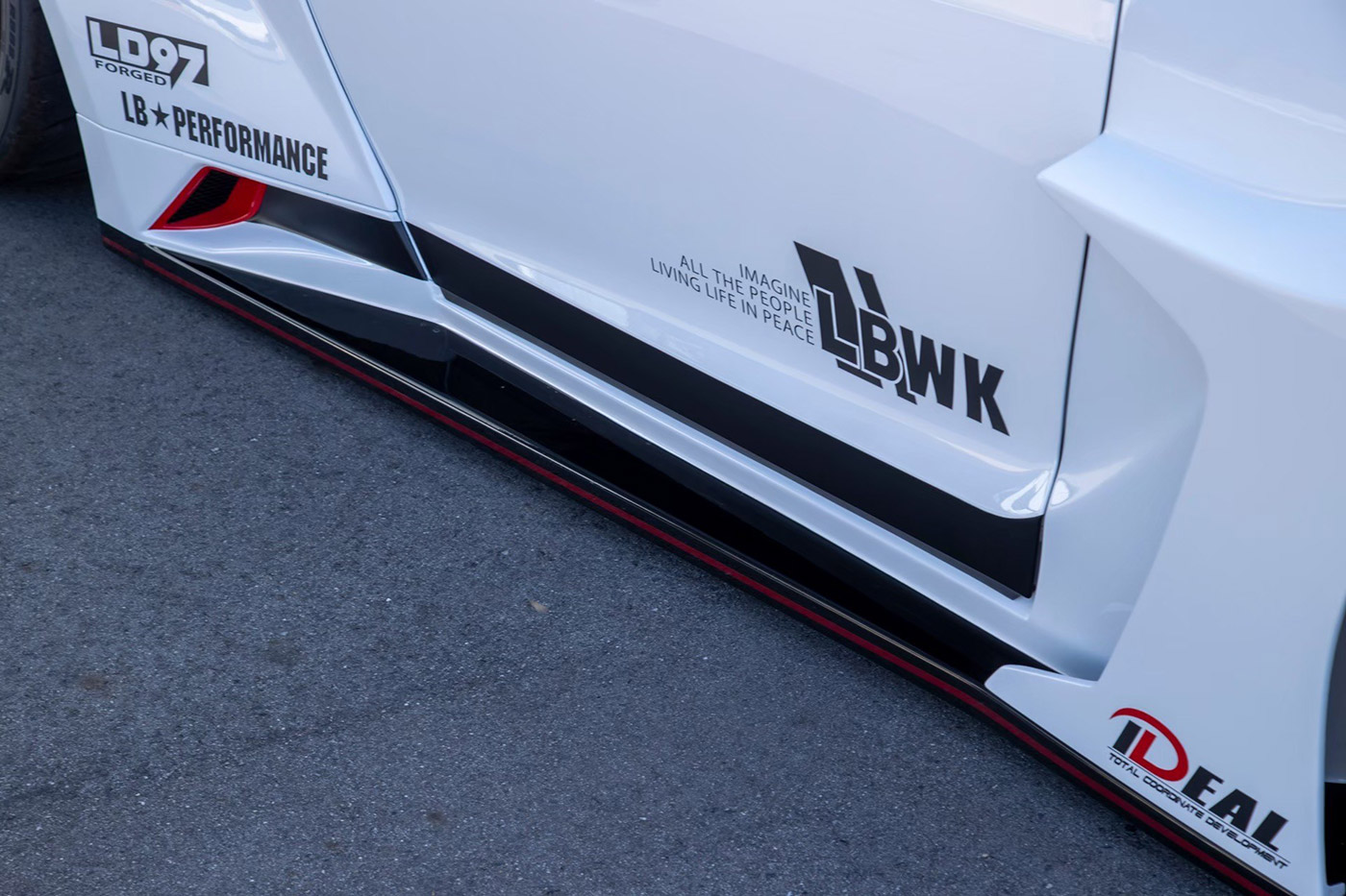 LB-Silhouette WORKS GT NISSAN R35 GT-R20