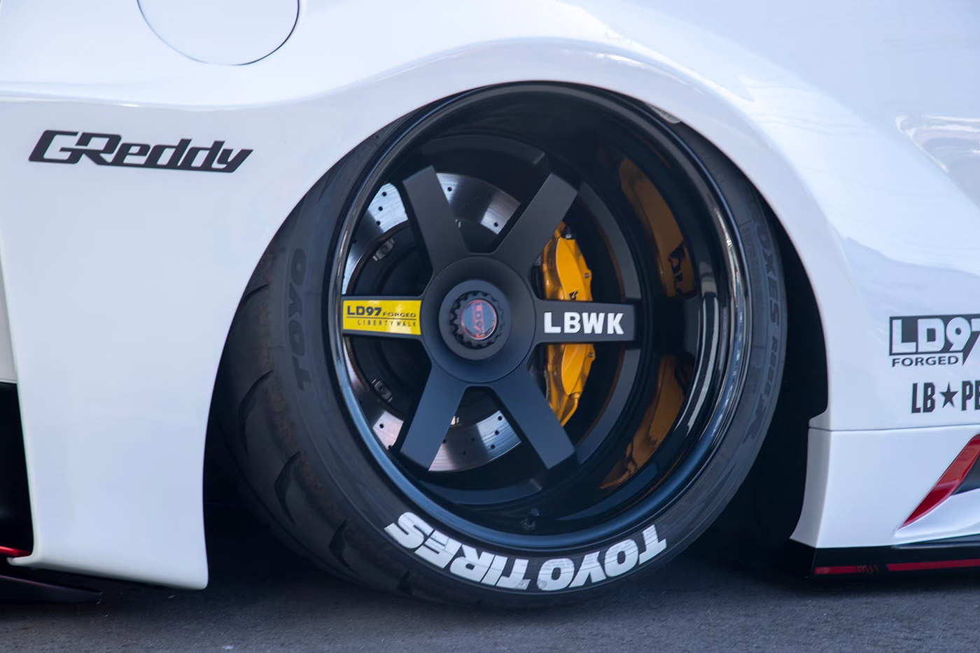 LB-Silhouette WORKS GT NISSAN R35 GT-R21