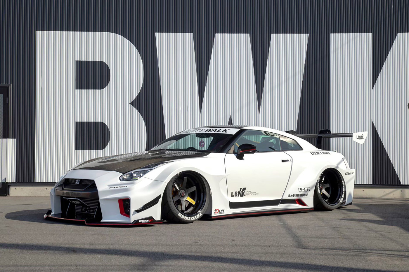 LB-Silhouette WORKS GT NISSAN R35 GT-R3