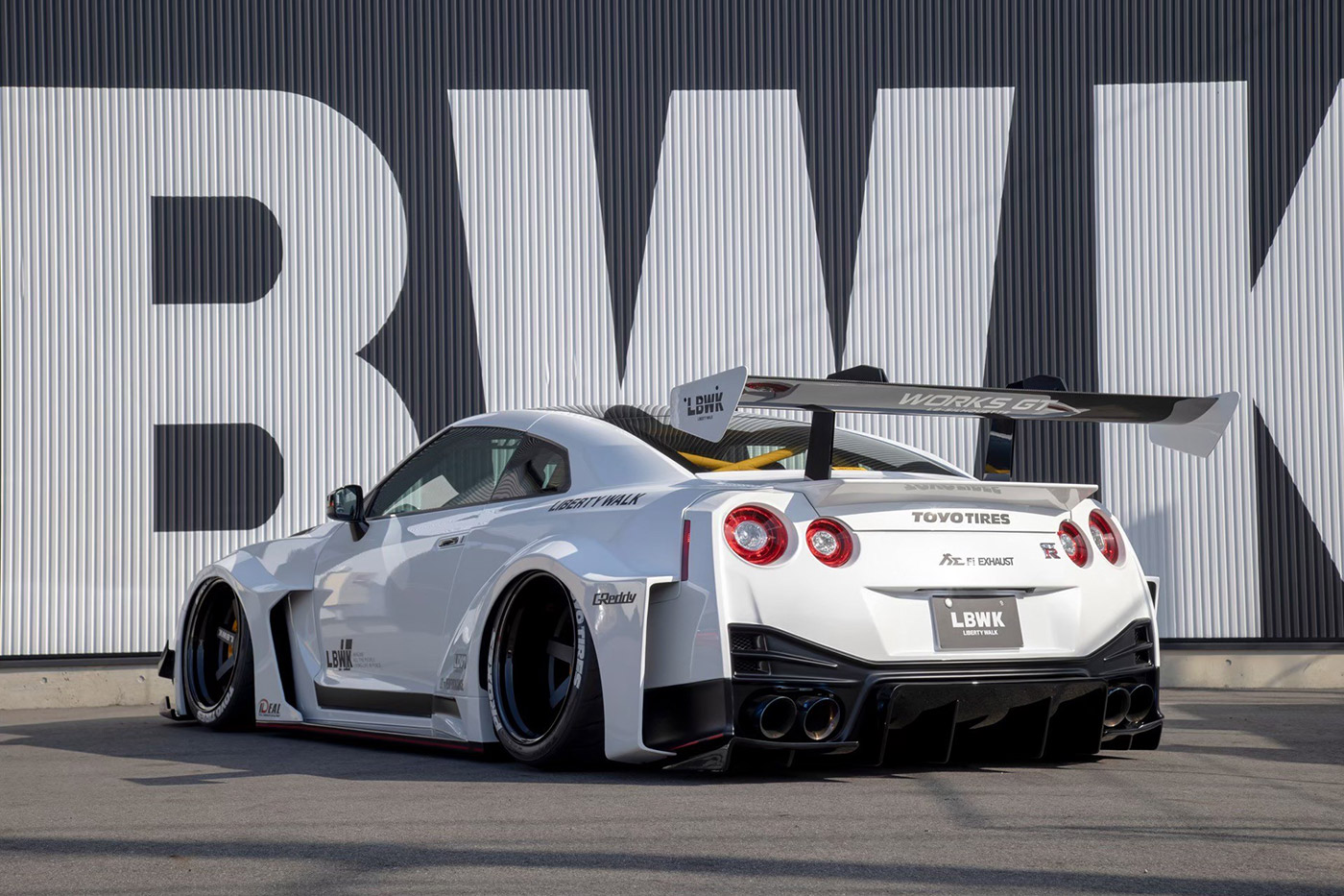 LB-Silhouette WORKS GT NISSAN R35 GT-R5