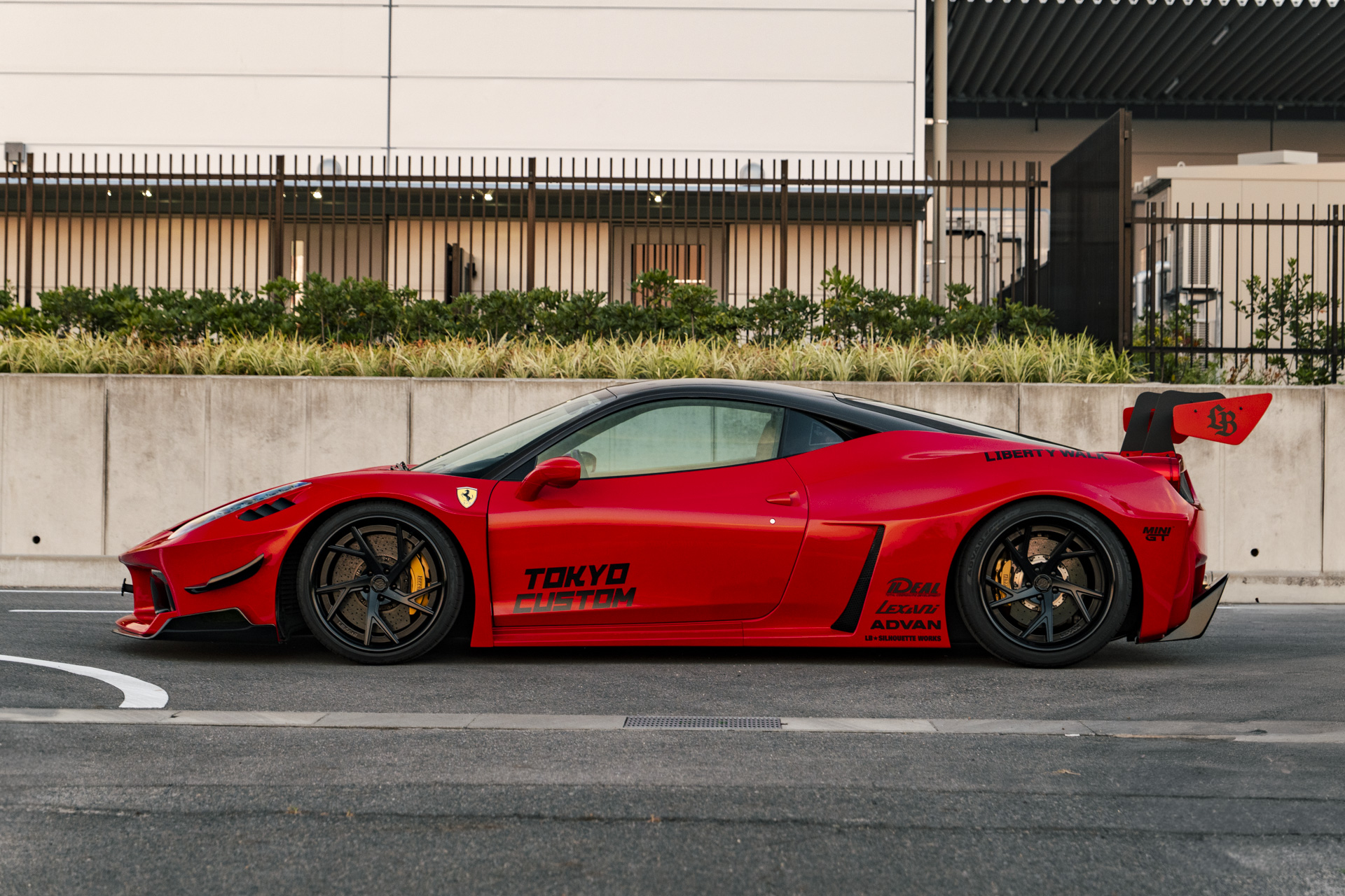 LB-Silhouette WORKS Ferrari 4585