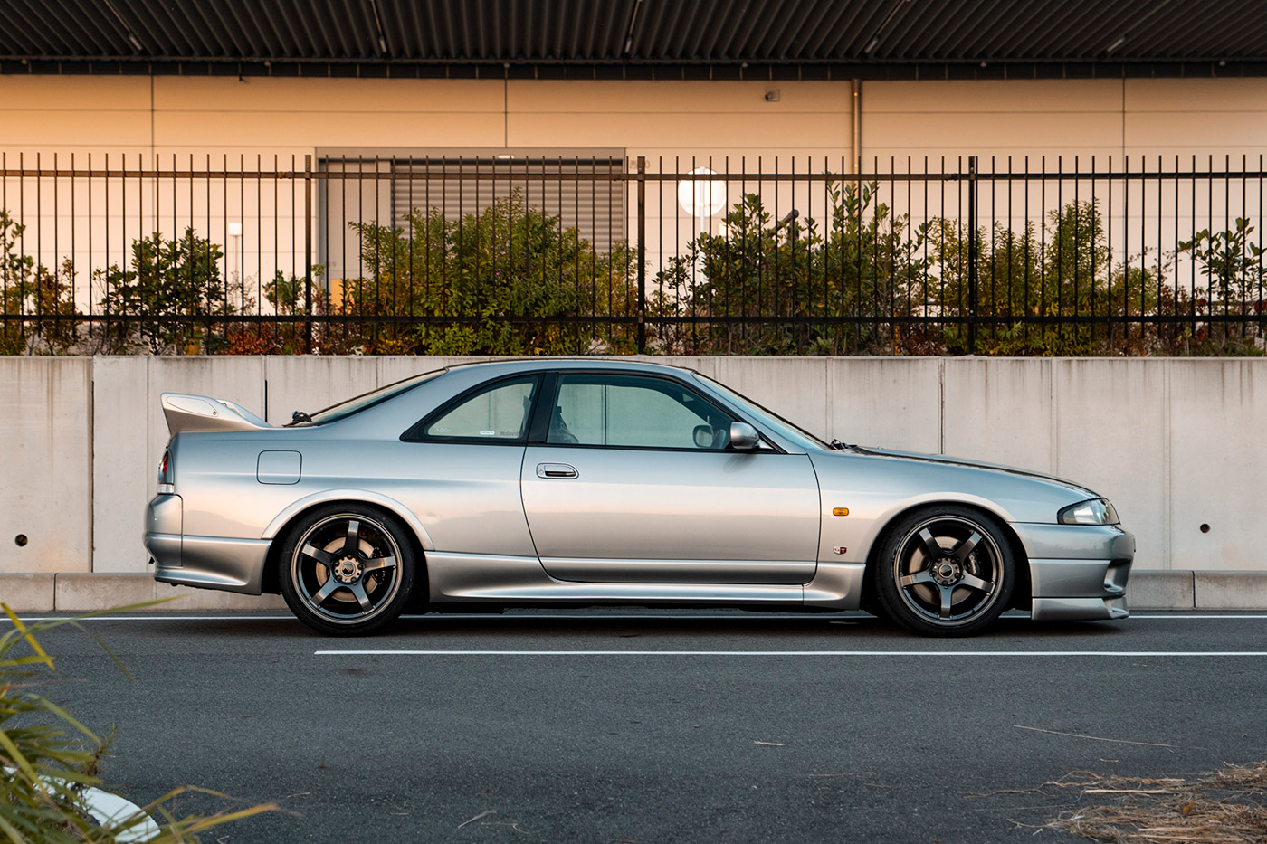 NISSAN-R33-SKYLINE79