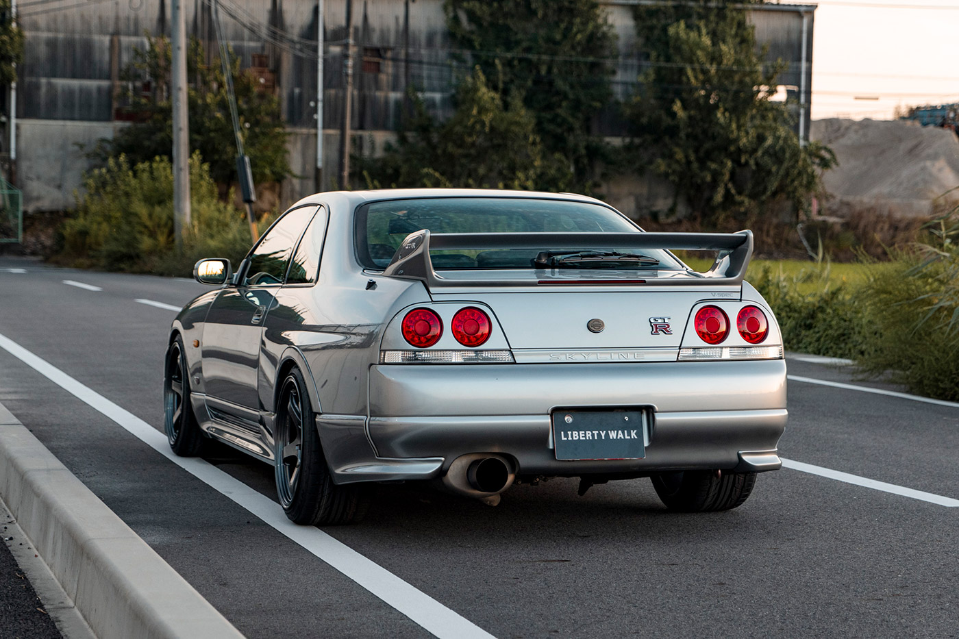 NISSAN-R33-SKYLINE82