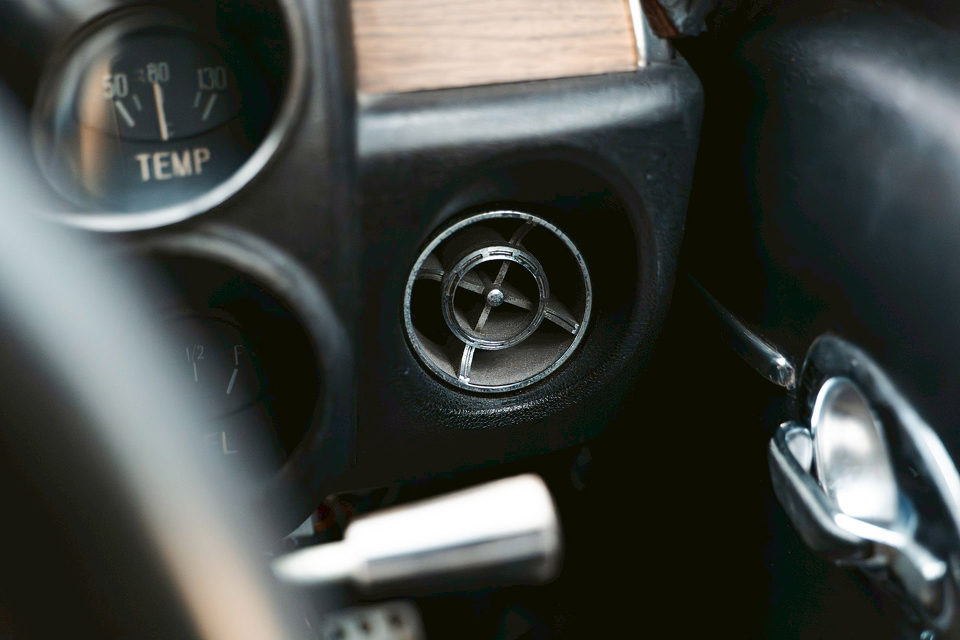 NISSAN-Skyline-2000GT21