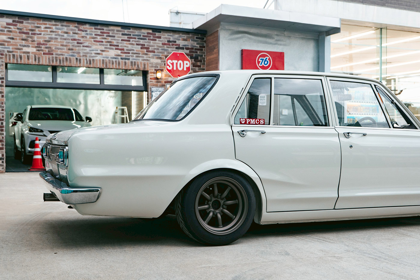 NISSAN-Skyline-2000GT44