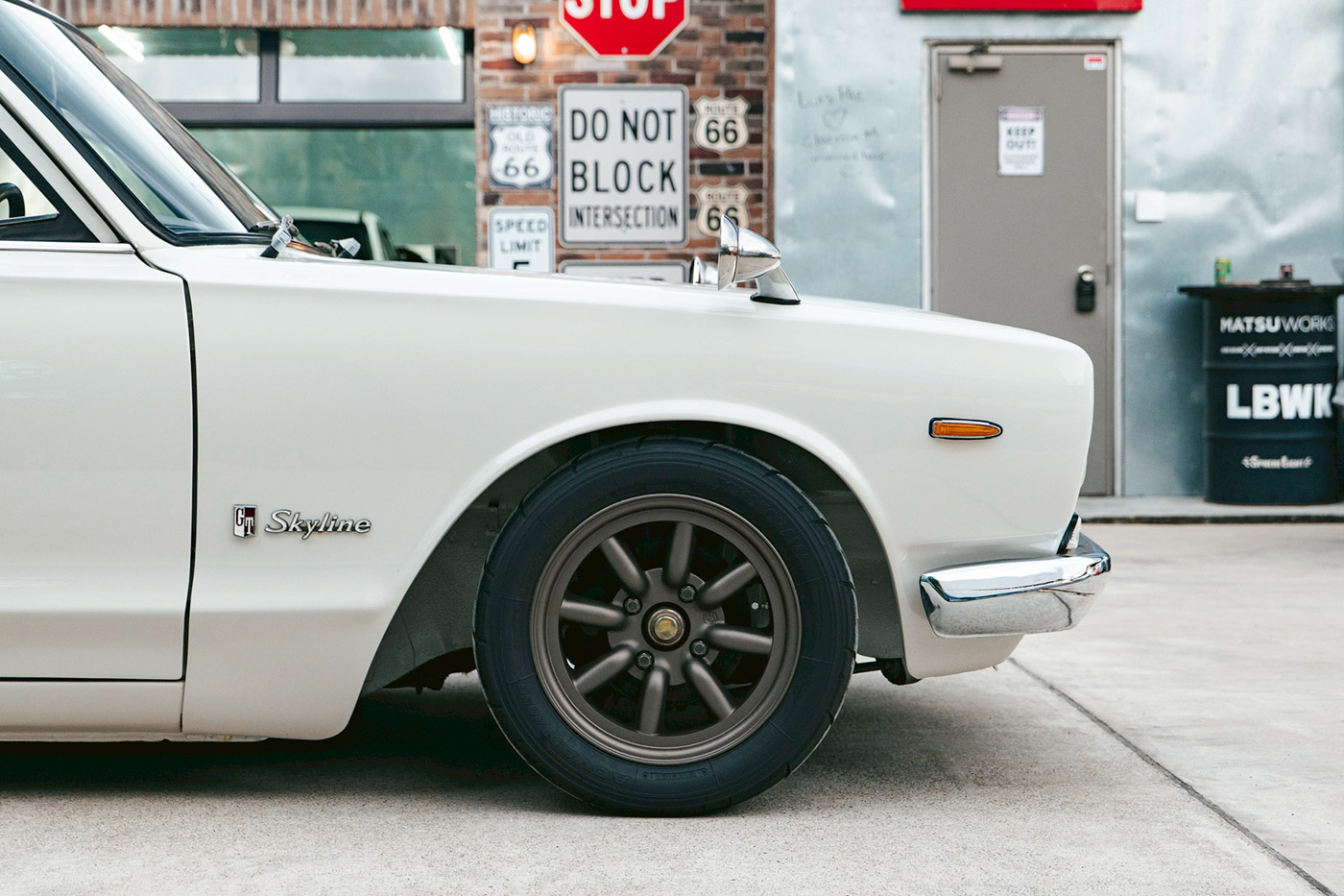 NISSAN-Skyline-2000GT51