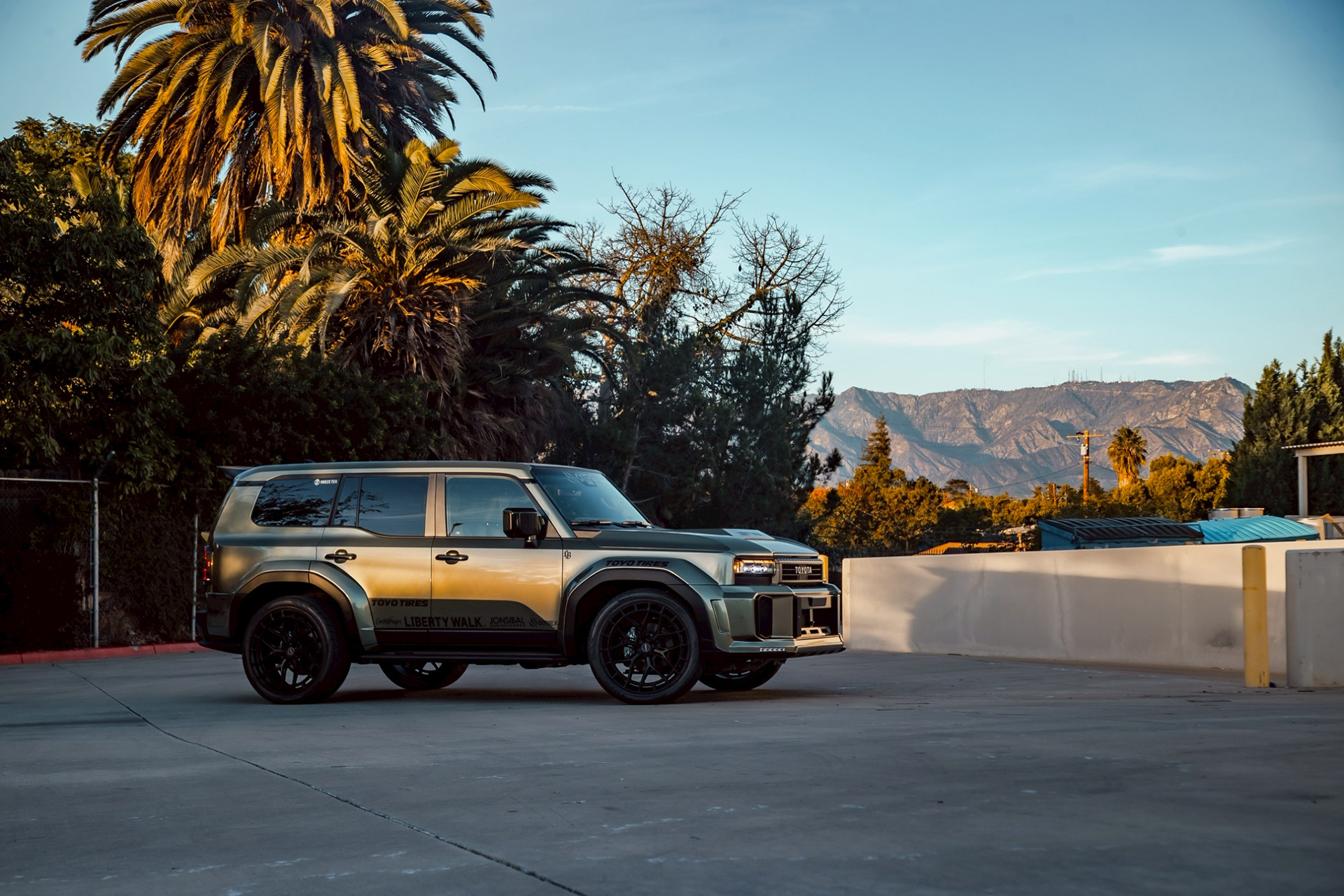 LB-WORKS TOYOTA LAND CRUISER 25000009