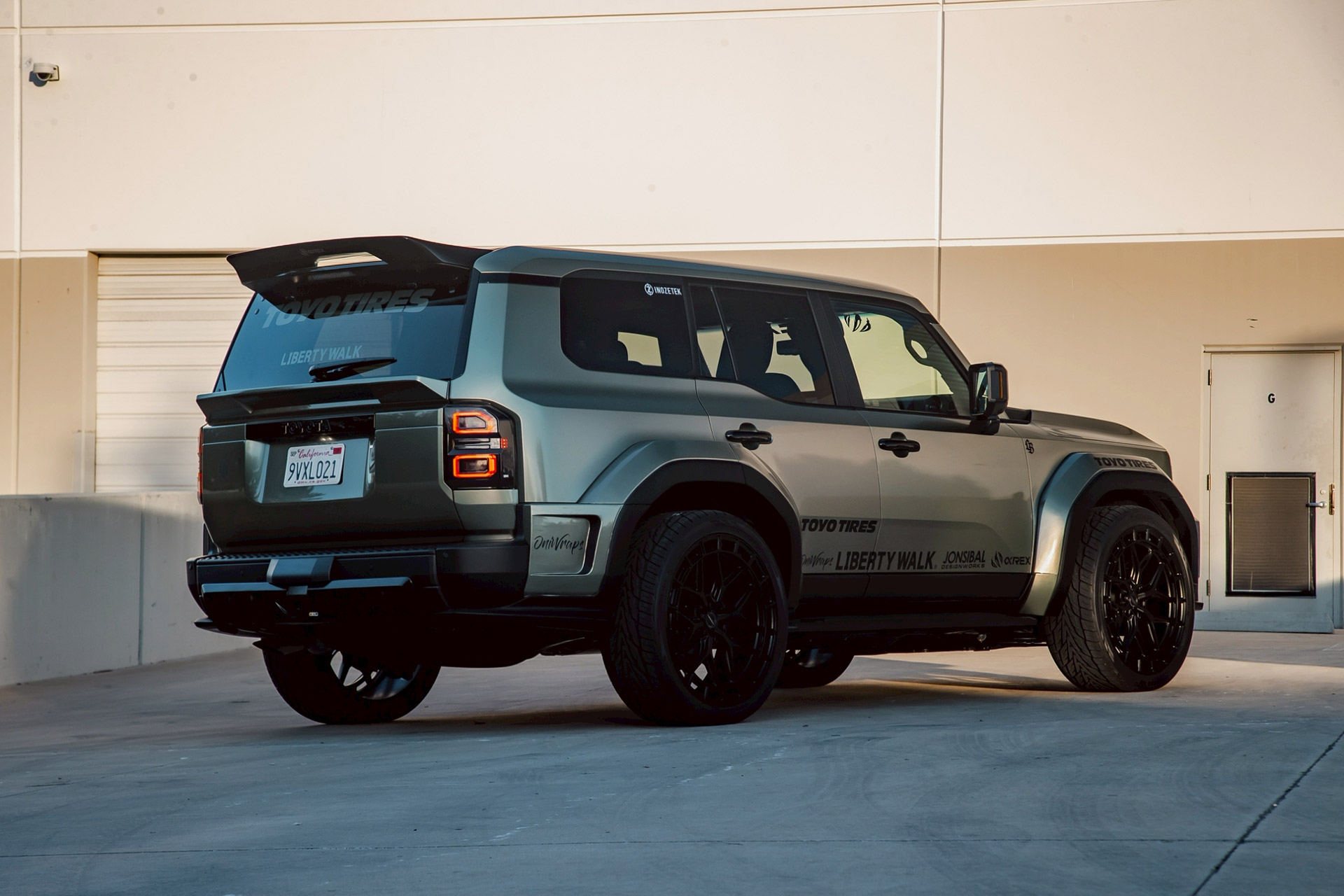 LB-WORKS TOYOTA LAND CRUISER 25000021
