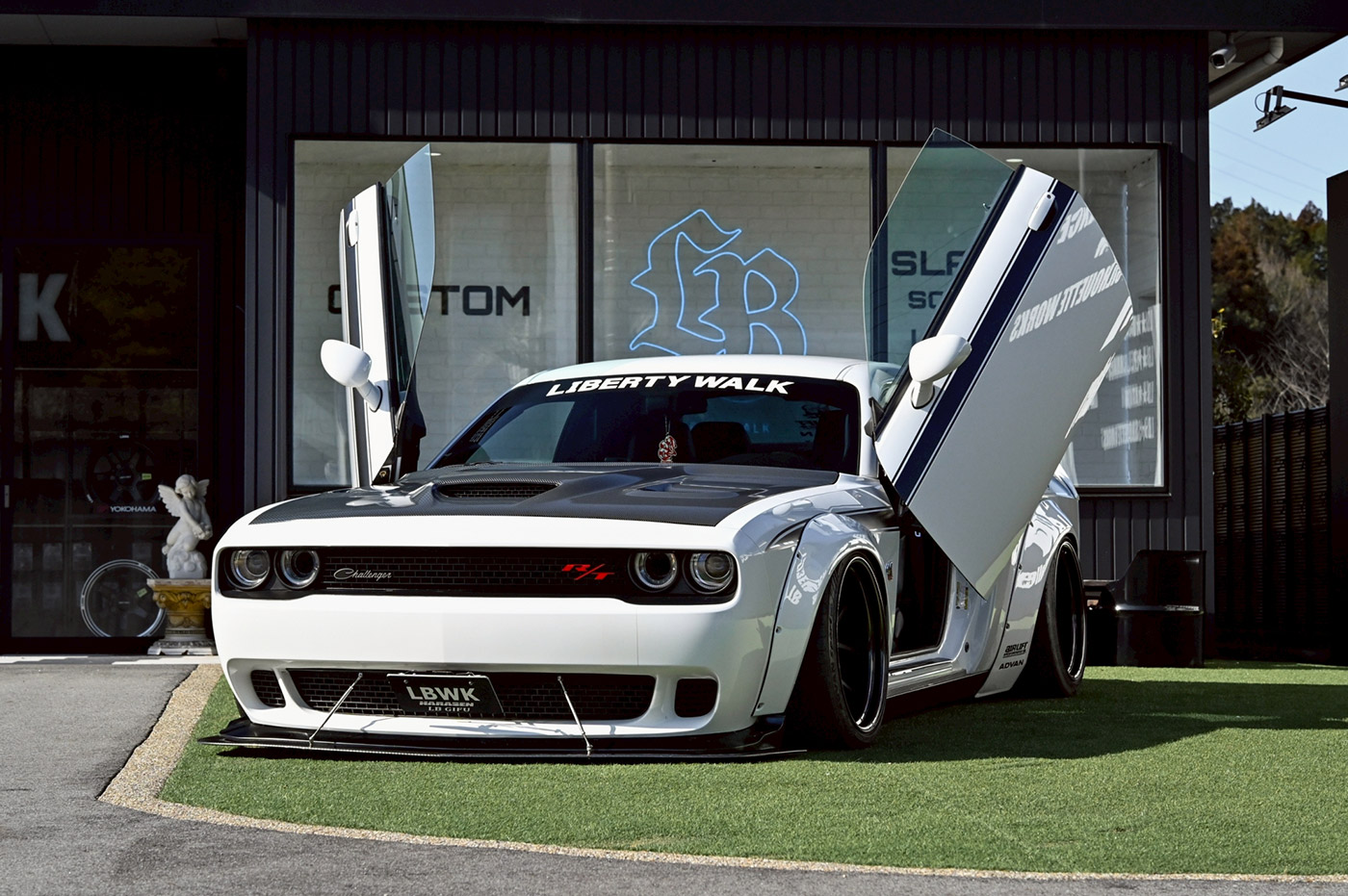 LB-WORKS-DODGE-Challenger00033