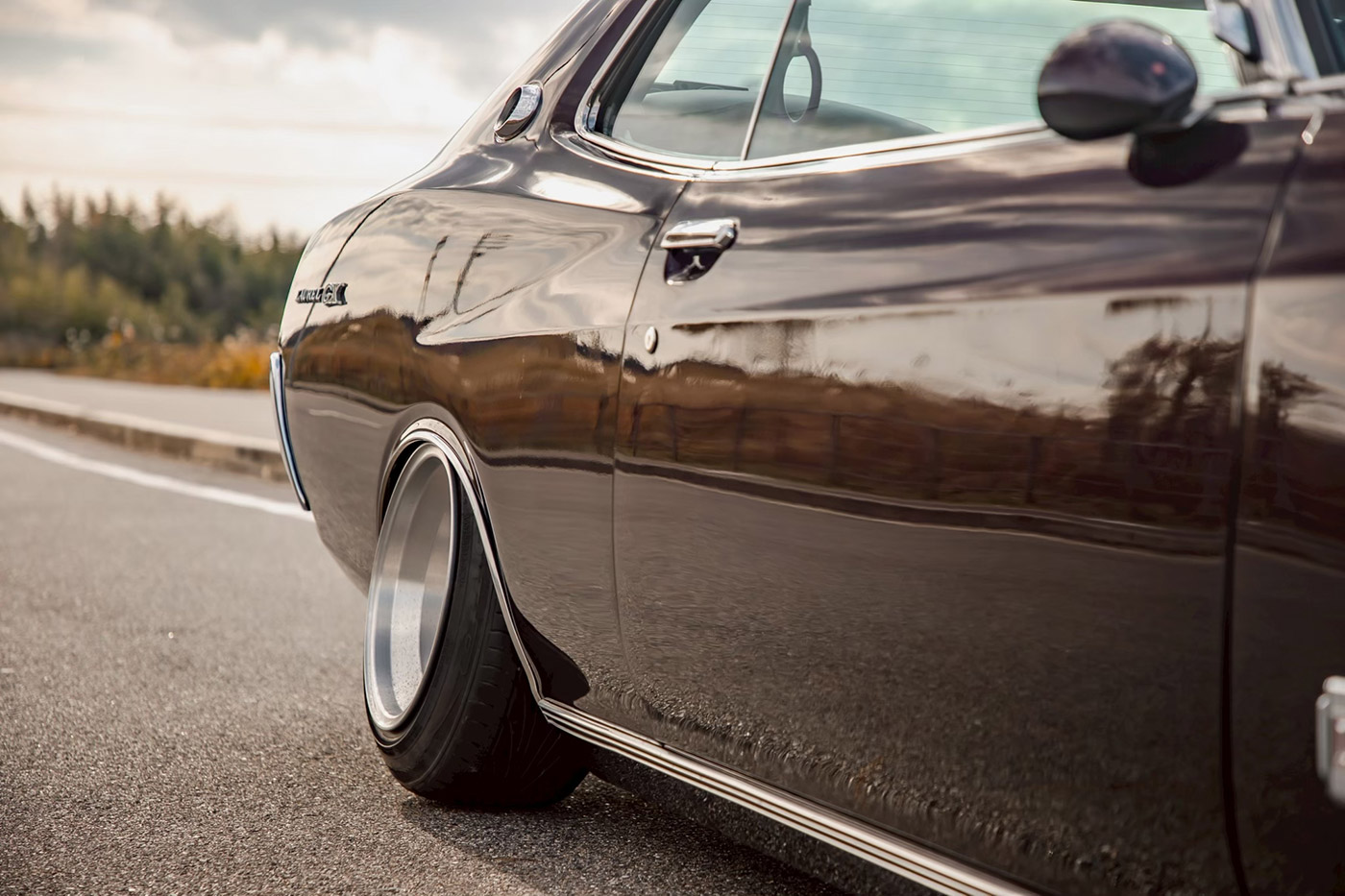Nissan-Laurel-SGX00041