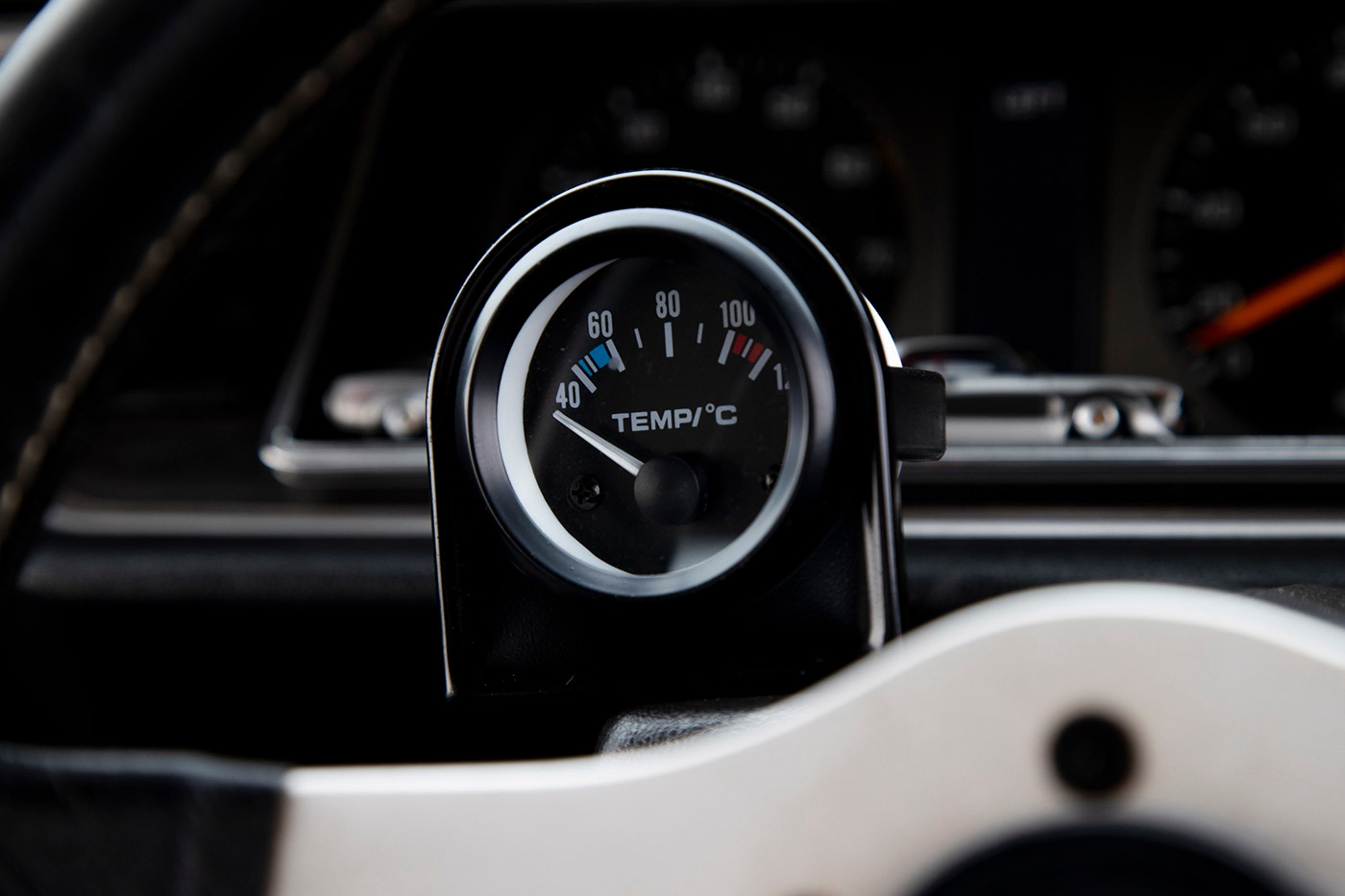 NISSAN-LAUREL-SGX00013