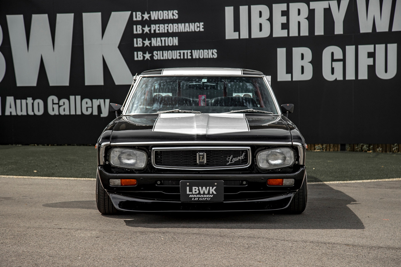 NISSAN-LAUREL-SGX00048