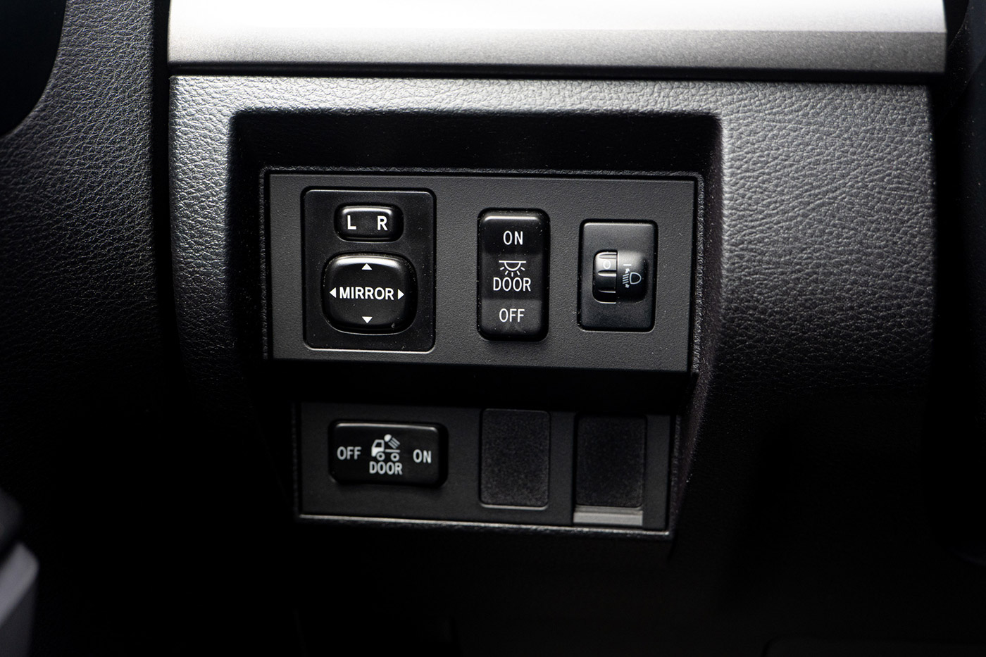 TOYOTA-TUNDRA00052